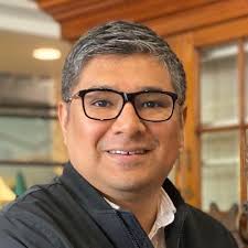 Julia Mathes (@medrepjulia)