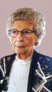 Della Walsh's Instagram, Twitter & Facebook