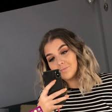 Chelsea🧚🏼‍♂️ (@chelseariches)