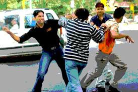 Adrenaline rush from start to finish. Two Group Fight On Eve Teasing In Chhatarpur à¤¨ à¤¬ à¤² à¤— à¤¸ à¤› à¤¡ à¤– à¤¨ à¤ªà¤° à¤šà¤² à¤² à¤  à¤¡ à¤¡ à¤à¤• à¤¦à¤° à¤œà¤¨ à¤˜ à¤¯à¤² à¤¦ à¤• à¤¹ à¤²à¤¤ à¤— à¤­ à¤° Patrika News
