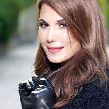 وهي ابنة ماري لطفي المصرية من بور سعيد. Ø¯ÙŠØ§Ù†Ø© Ù…Ø§Ø¬Ø¯Ø© Ø§Ù„Ø±ÙˆÙ…ÙŠ ÙƒÙ†Ø¬ ÙƒÙˆÙ†Ø¬