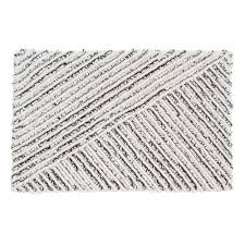 Black And White Bath Rug Set Black And Ivory Triangles Reversible Bath Mat By World Market Reversible Bath Mat Black Bath Mat Bath Rugs Sets