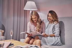 We did not find results for: Asiatische Braut Thailander Wahlen Brautkleider Und Accessoires Im Laden Aus Vermieten Kleider Und Lassen Sich Schneiden Wahrend Der Besitzer Lachelt Und Glucklich Ist Premium Foto