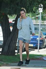 Cara delevingne workout routine and diet plan: Cara Delevingne Out And About In Los Angeles 05 13 2020 Hawtcelebs