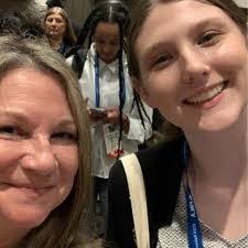 Leanne Hendrix's Instagram, Twitter & Facebook