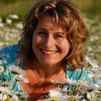 Karen Bertram's Instagram, Twitter & Facebook