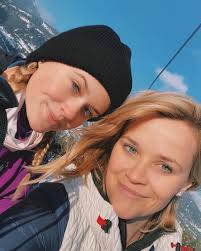 Ava, 21, posted an adorable photo with mahoney to instagram saturday as they attended the san francisco giants vs. Reese Witherspoon Sagt Schwere Postpartale Depression Linken Seite Ihr Nicht In Der Lage Zu Denken Gerade Aktuelle Boulevard Nachrichten Und Fotogalerien Zu Stars Sternchen