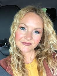 Lindsay Dodson's Instagram, Twitter & Facebook