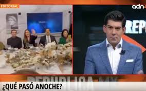 Una conductora de 'hechos am' confirmó su salida de tv azteca tras los cambios en el programa y mandó un fuerte mensaje sobre cuál sería su siguiente paso en su carrera. Conductor De Azteca Justifica Asi Cena Navidena Video Aristegui Noticias