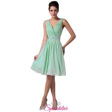 Gli abiti da cerimonia corti sono perfetti per i matrimoni di giorno e nel primo pomeriggio, da abbinare a borse nella stessa colorazione. Abiti Cerimonia Corti Economici 754c68