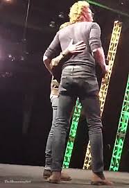 Thehumming6ird Such An E X C E L L E N T View Thank You Jesus And That Fan In The Audience In 2020 She Is Fierce Thomas William Hiddleston Tom Hiddleston