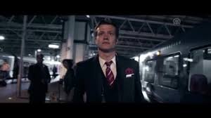 Sürücü metrobüsü durdurarak kapıyı açtı yolcular tahliye edildi. Sinema Dehset Treni Dailymotion Video