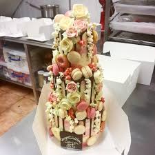 Round and square are two basic styles of wedding cakes that are popular today. How To Transport A Wedding Cake Anges De Sucre Anges De Sucre