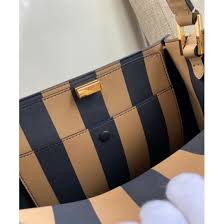 To provide the newsletter service expressly requested by you. Replica Borsa Fendi Peekaboo X Lite Media In Pelle Albicocca Outlet Online Italia