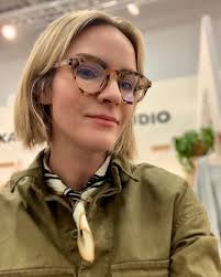 Monica in the ESTHER light tortoise blue light blocking readers. ♥️👓🔥  Follow @gabrielandsimone for more . . #bluelightglasses #bluelightblockers  #bluelightblockingglasses #eyewear #eyeglasses #glasses #readers  #readersofinstagram #gabrielandsimone ...