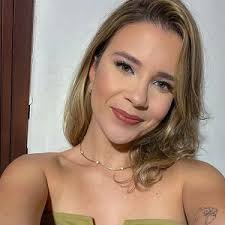 Ana Beatriz Sousa (@absbarross)