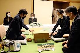 Kanji details for 棋, 聖, 囲 and 碁. æ£‹è–æˆ¦ä¸ƒç•ªå‹è²  ç¬¬ï¼'å±€é–‹å¹•ã¸ ï¼™é€£è¦‡ã‹ã‹ã‚‹äº•å±±æ£‹è– æ„è­˜ã›ãšå†…å®¹ã®ã‚ã‚‹ç¢ã‚' æ£‹è–æˆ¦ å›²ç¢ å°†æ£‹ ãƒ‹ãƒ¥ãƒ¼ã‚¹ èª­å£²æ–°èžã‚ªãƒ³ãƒ©ã‚¤ãƒ³