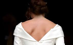 Check spelling or type a new query. Boda Real La Princesa Eugenia De York Explica Por Que Eligio Lucir Su Cicatriz Bbc News Mundo