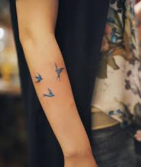 Freedom Bird Tattoo On Hand Birds Tattoos Are Equally Popular Among Men And Women The Bird Symbol Embodies Freedom And Free Thinkin Bird Tattoos For Women Tiny Bird Tattoos Birds Tattoo