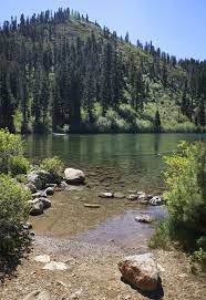 The Hidden Lake In Northern California That Everyone Should Visit At Least Once California Places To Visit California Travel Road Trips Places To Visit