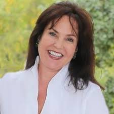 Aileen Moss's Instagram, Twitter & Facebook