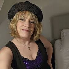 Delia Burton's Instagram, Twitter & Facebook