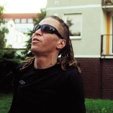 Občané nejsou ochotni dodržovat opatření, když je vláda trvale zklamává. Populism Updates On Twitter The Next Czech Prime Minister Could Be Pirate Party Leader Ivan Bartos A Former Software Programmer With Antifa Affiliations Known For His Dreadlocks And Love Of Djing Magic