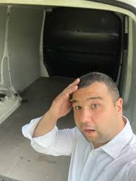 Von: 3 Jungs teilen sich 1 Auto zu Leasingkosten 2024: 170.480,92…