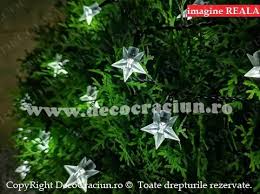 Instalatie Solara De Lumini De Craciun De Exterior Leduri Albe Incarcare Solara Instalatie Solara De Gradina Stelute In 2020 Christmas Ornaments Holiday Decor Holiday
