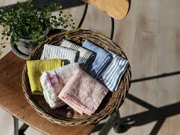 ささやかな贈り物に、リネンのハンカチ。 | Lino e Lina ONLINE SHOP