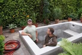 Das Fast Fertige Werk Gestalten Diverse Pflanzen Haben Wir Noch Aus Unseren Beeten Gestochen Und Noch Bei De Wirlpool Garten Wasserbecken Garten Gartenpools