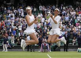 溫布頓網球錦標賽（英語： the championships, wimbledon ）是網球運動中歷史最長和最具聲望的公開賽。錦標賽通常舉辦於6月底至7月初，是每年度網球大滿貫的第3項賽事，排在澳洲公開賽和法國公開賽之後，美國公開賽之前。整個賽事（大滿貫賽事中唯一使用草地球場的）通常歷時兩周，但會因雨延時。 Kaeoewlv4qoy7m