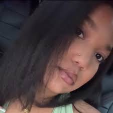 Rumor has it that Kendrick Lamar is bringing out Drake as a surprise guest  to perform with him at the Super Bowl halftime show, putting an end to  their long-standing beef 👀‼️