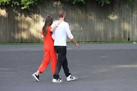 Chris martin and dakota johnson began seeing each other in 2017. Dakota Johnson Chris Martin Liebes Comeback Diese Fotos Sprechen Bande Gala De