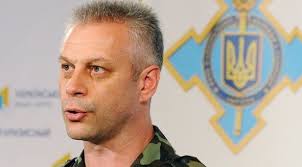 Encuentran tres fosas al oriente de Ucrania