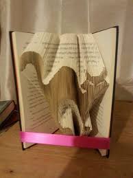 Book Folding Pattern For Halloween Cat Free Tutorial In 2020 Book Folding Patterns Folded Book Art Book Folding Patterns Free