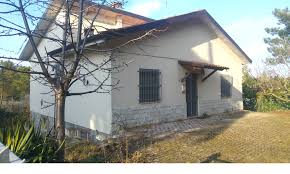 La proprietà è circondata da un terreno di circa 5500 mq recintato e in parte coltivato. Casa Indipendente A Verucchio Edifica Immobiliare Compra E Vendita Immobili