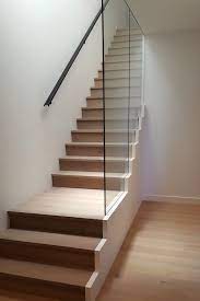 This Staircase Has An Almost Floating Step Effect With Open Rise Steps And Off Set Stringer Support Glas Staircase Design Glass Balustrade Interior Staircase