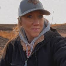 Keri Bauer's Instagram, Twitter & Facebook