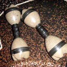 Diy Dumbbells Fitnessmagazine Com Halteres Caseiro Equipamentos De Academia Em Casa Exercicios De Braco Em Casa