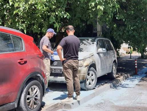 Запалиха два автомобила на посолството ни в Скопие | Вестник "ДУМА"