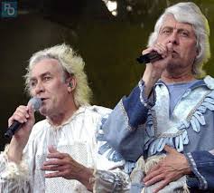 Déjà assuré de partir sans sa femme ni son fils, il prit ses dispositions, organisa ses finances et se mit en règle avec son entourage. Nantes Tri Yann 45 Ans De Longevite Sort Un Nouvel Album La Belle Enchantee Nantes Maville Com