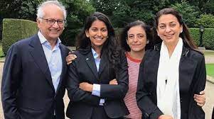 Happy Birthday Juhi Chawla Unseen Family Pics Of The Actress The Statesman Her first commercial success was the block buster premaloka (1987). the statesman