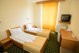 Hotelul padis este clasificat la 3 stele si este situat in nordul statiunii baile felix, la o distanta de aproximativ 400 metri de gara din statiune, avand in apropiere si statia de transport in comun. Hotel Padis Baile Felix Complex Hotelier Baza De Tratament