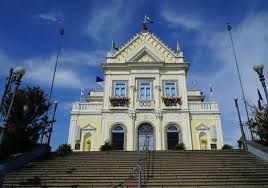 Quem ja veio ao rio sabe que nos fins de semana encontramos varios montanhistas subindo as grandes rochas que formam as montanhas do rio de janeiro. Peregrinacao Ao Santuario Da Penha