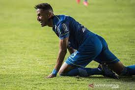 Wander luiz queiroz dias, or simply wander luiz (born 17 february 1992) is a brazilian professional footballer who plays as a forward for indonesian liga 1 club persib bandung. Baru Tiba Di Bandung Wander Luiz Sudah Gabung Dalam Latihan Antara News