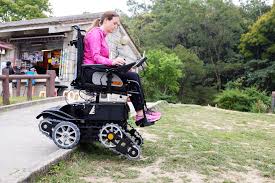 Hervorragende funktionalität auf engen, spiralförmigen und ausgestellten treppen. Erster Elektro Rollstuhl Der Treppen Steigen Kann Ecarandbike