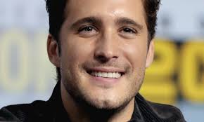 Filtran imágenes de Diego Boneta en la tercera temporada de la serie de  Luis Miguel