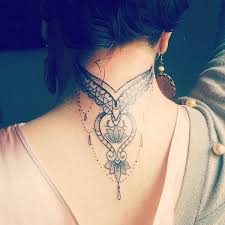 19 Back Of Neck Tattoos Jpg 600 600 Tatuajes Tatuajes Cuello Tendencias De Tatuajes