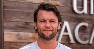 Jonny Howson joins Leeds United Academy